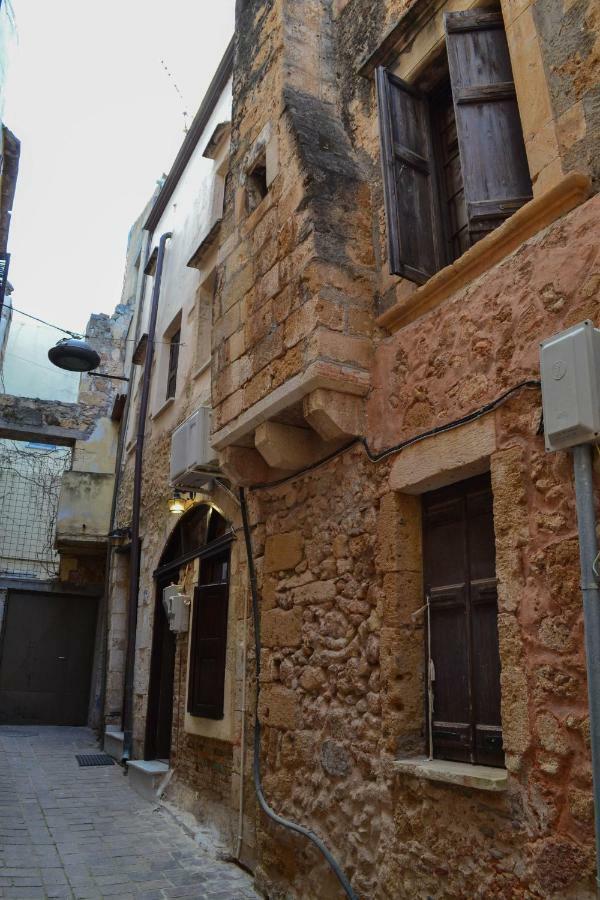 Yro Studios خانيا المظهر الخارجي الصورة