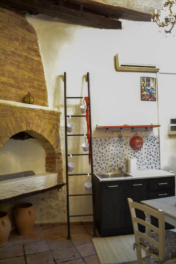Yro Studios خانيا المظهر الخارجي الصورة