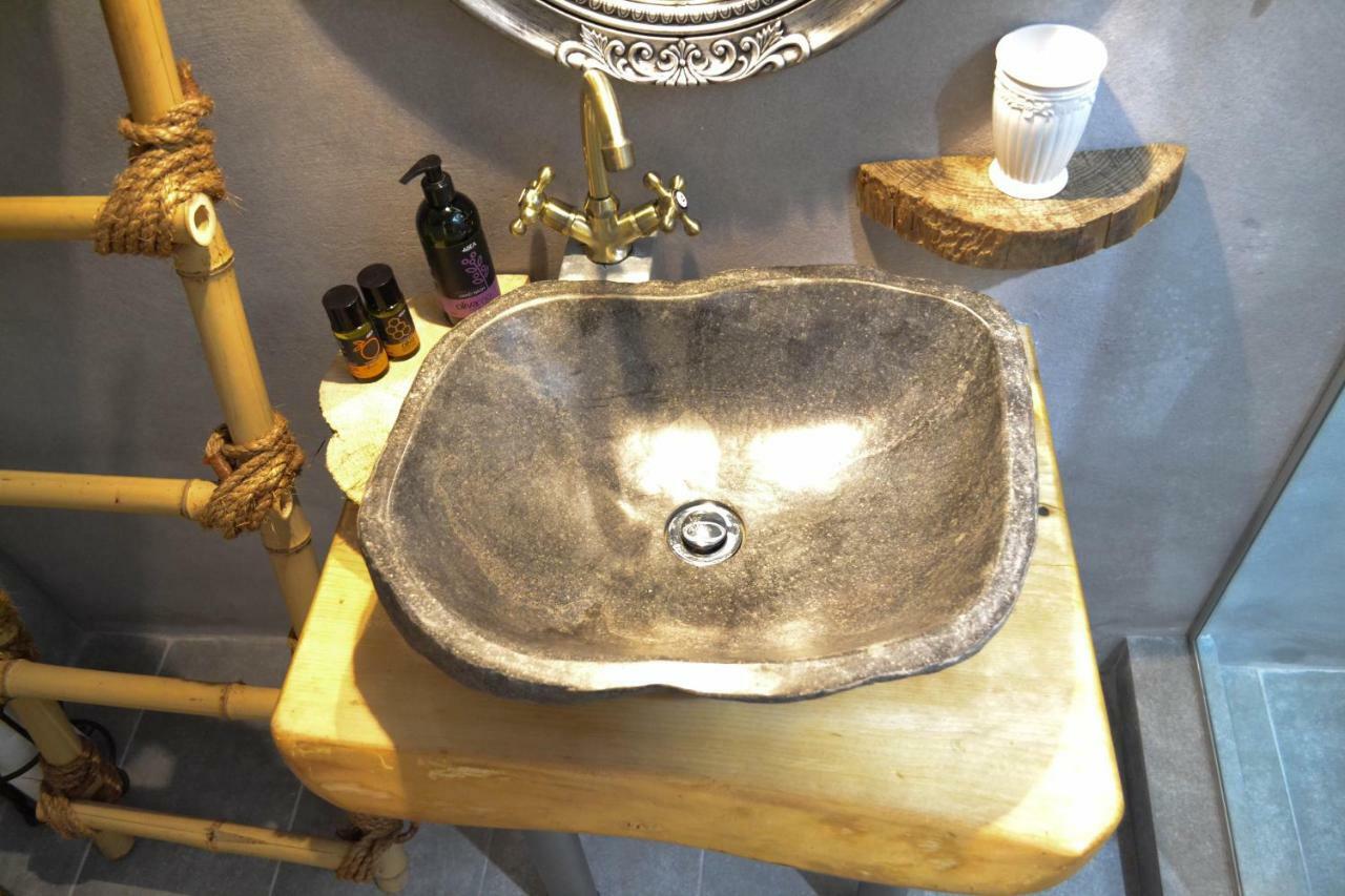 Yro Studios خانيا المظهر الخارجي الصورة
